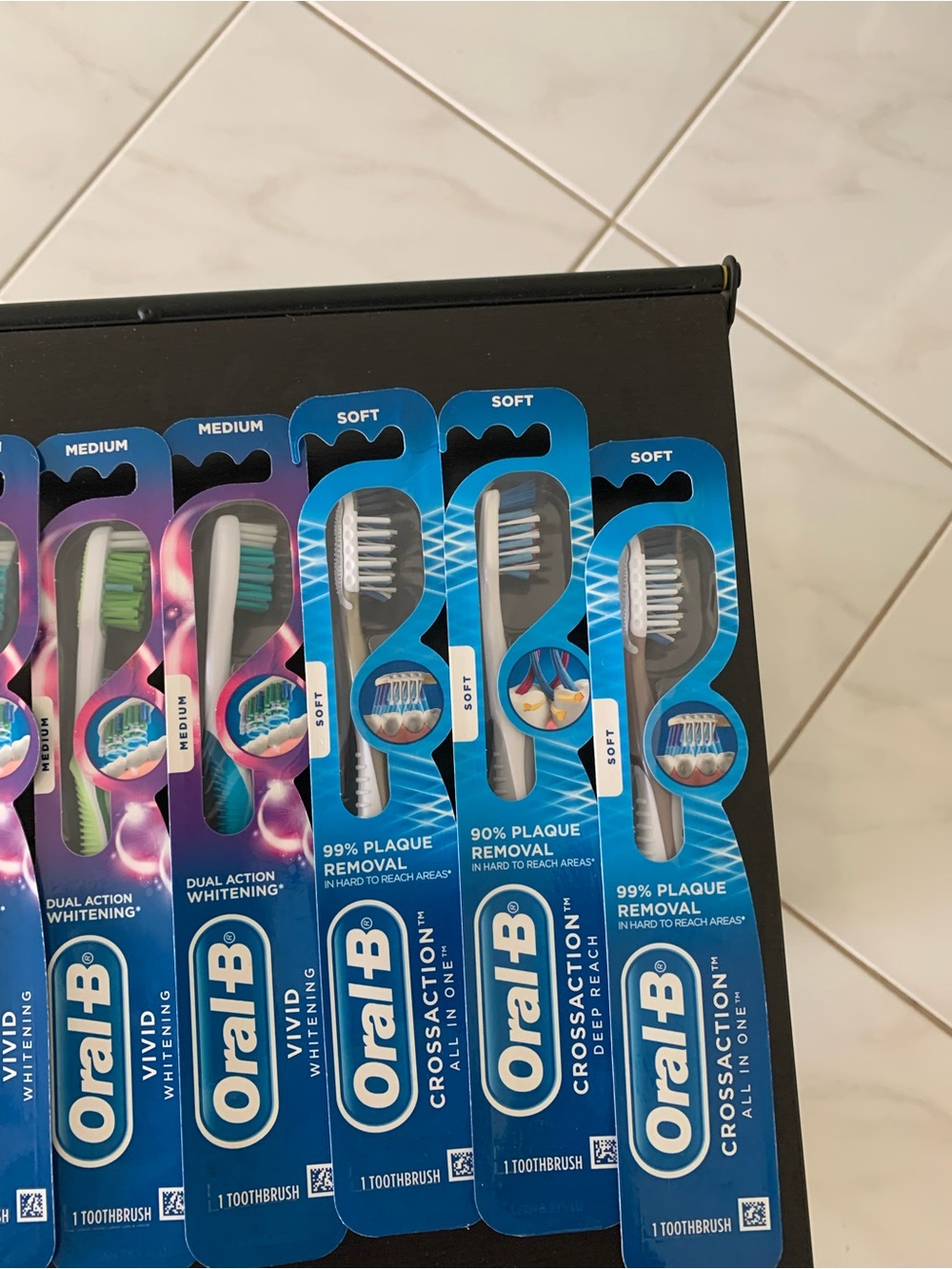 Oral-B Toothbrushes bundle - Picture 6 of 6